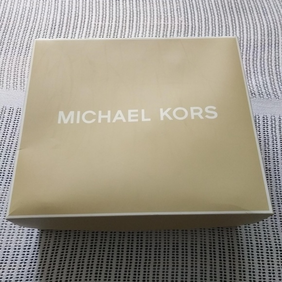 Michael Kors Travel Tote Bag - Picture 4 of 4